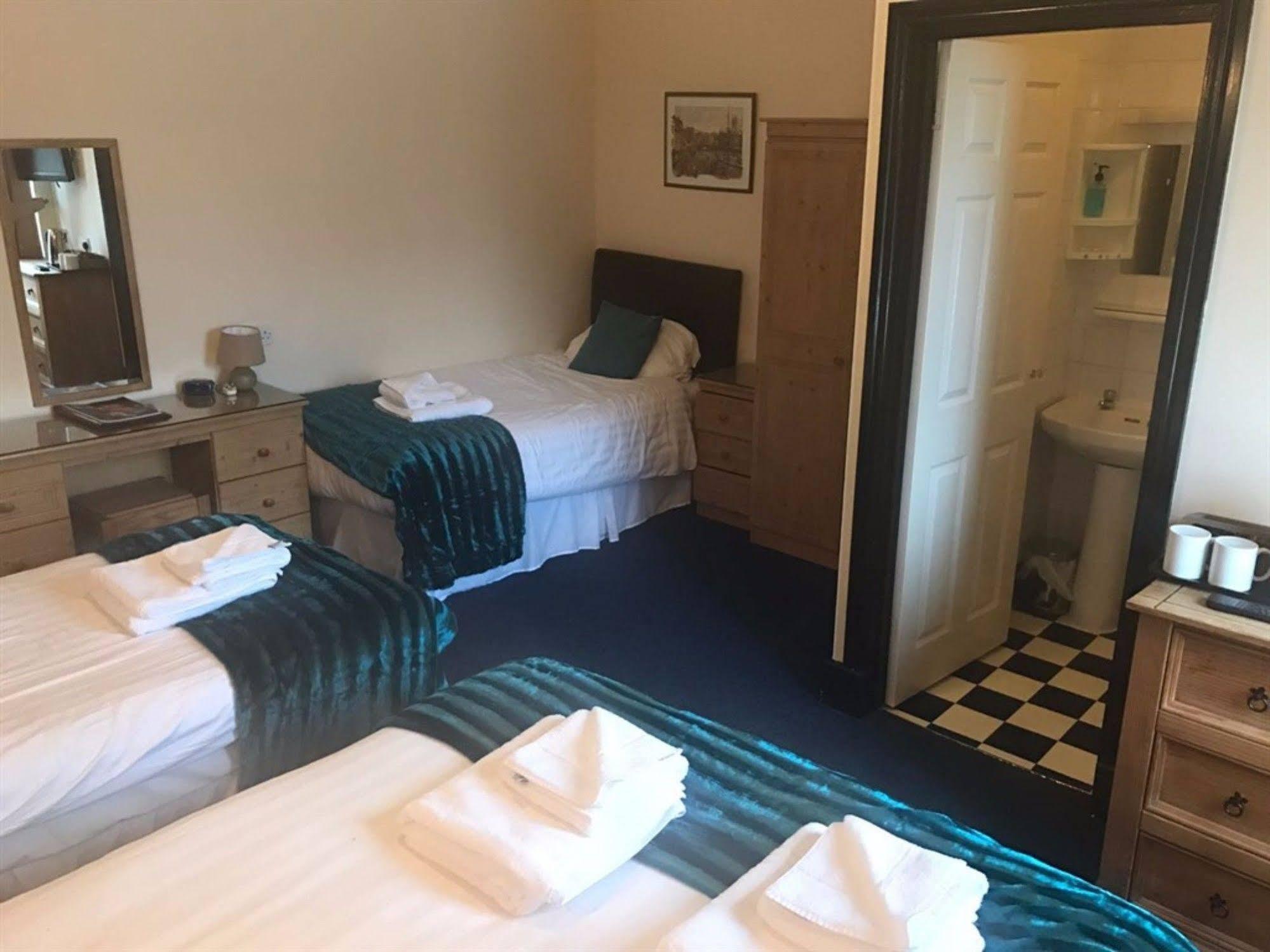 The County Hotel Haverfordwest Εξωτερικό φωτογραφία